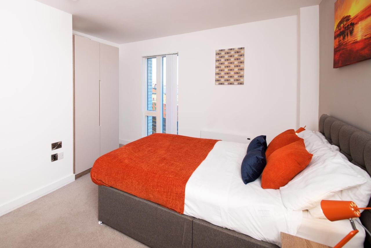 Modern 2 Bed & 2 Bath City Centre Apartment