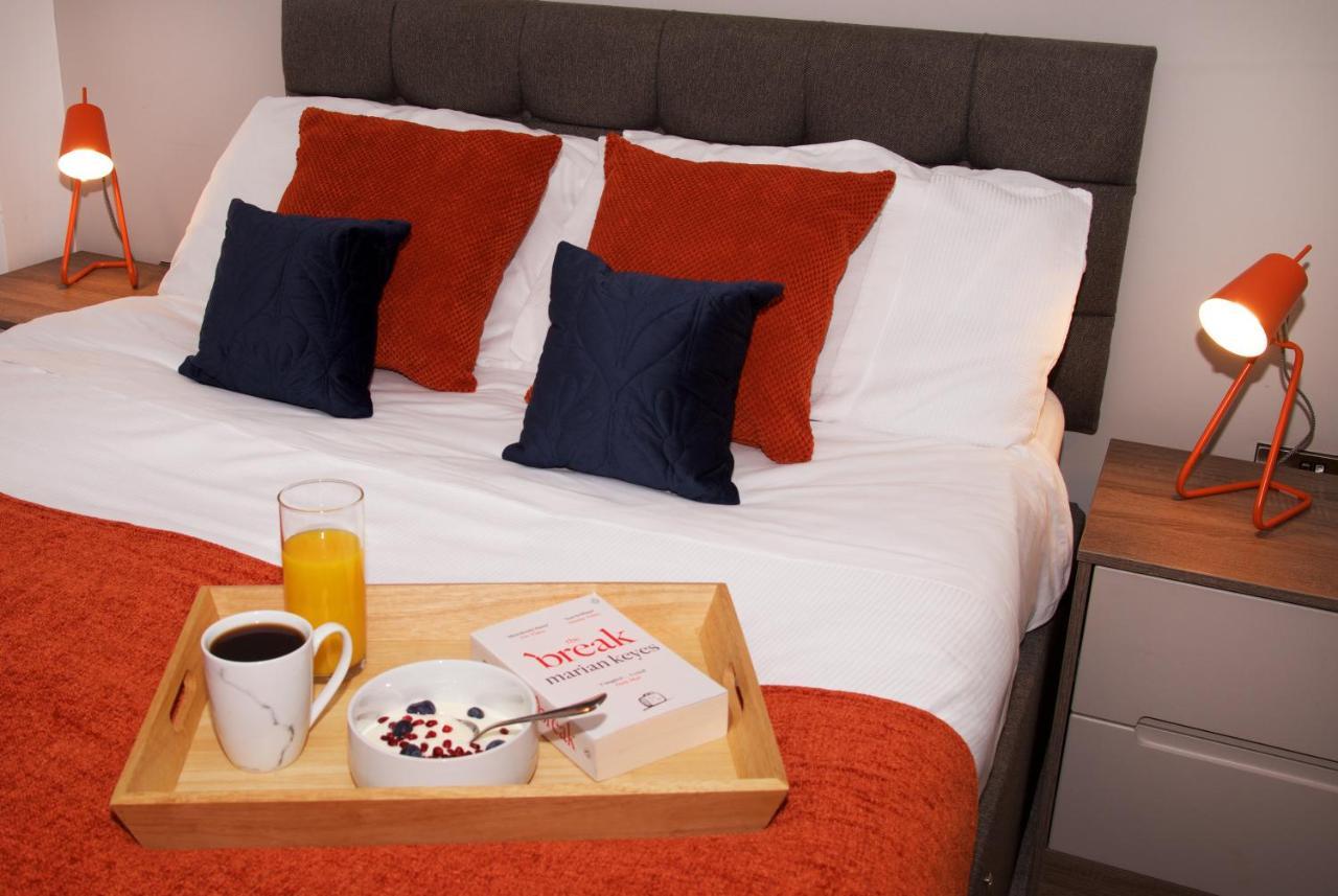 Modern 2 Bed & 2 Bath City Centre Apartment *