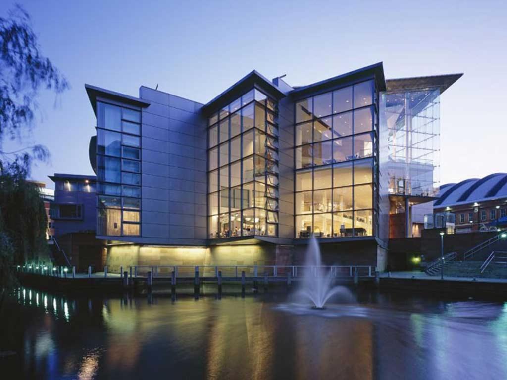 Modern 2 Bed & 2 Bath City Centre Apartment Manchester